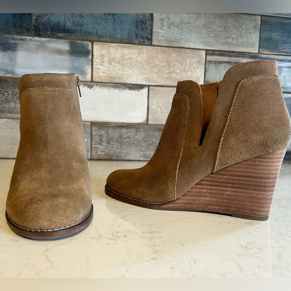 Lucky Brand Yabba Suede Tan Block Heel Wedge Ankle Boots 8.5/39 - Picture 14 of 14